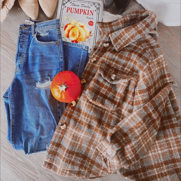 Cozy Plaid Winter Shacket - Picture 4 of 4